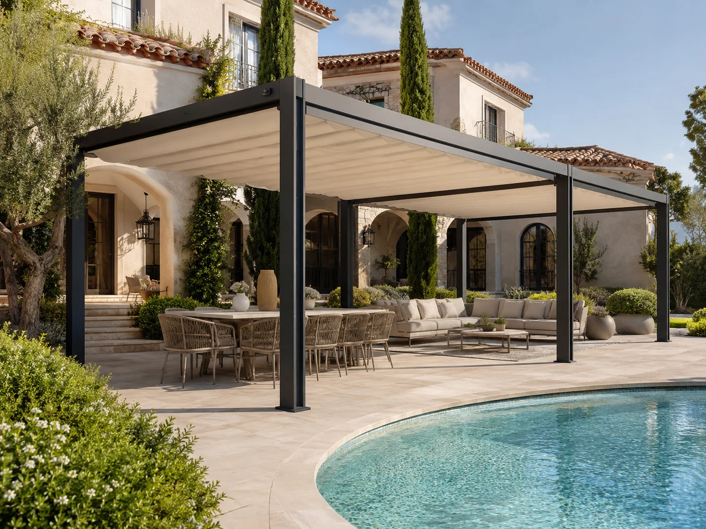 Havuz kenarındaki dinlenme bölümünde kullanılan pergola modeli
