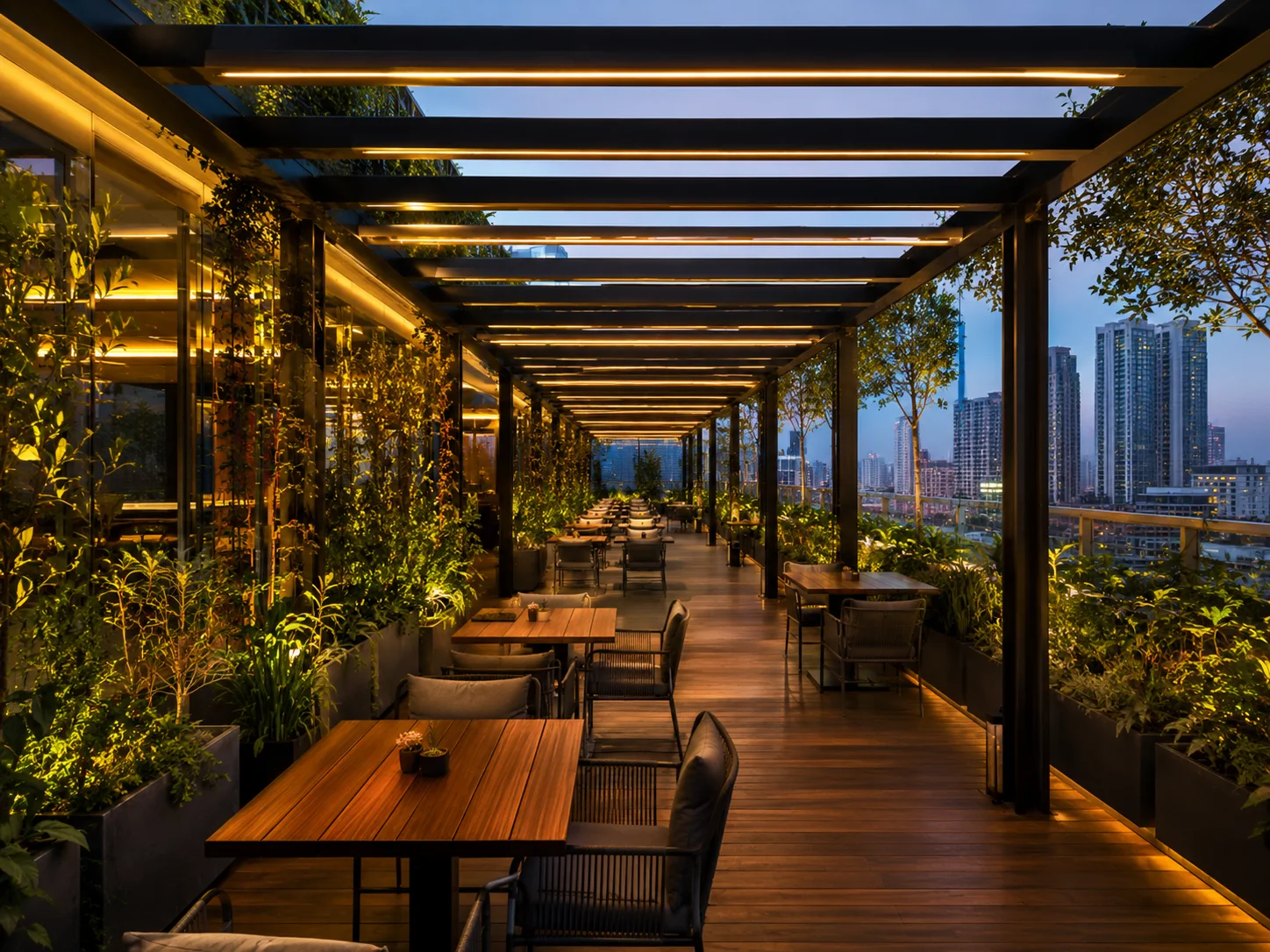 Kafe bahçesindeki açık oturma alanına uygulanan pergola modeli