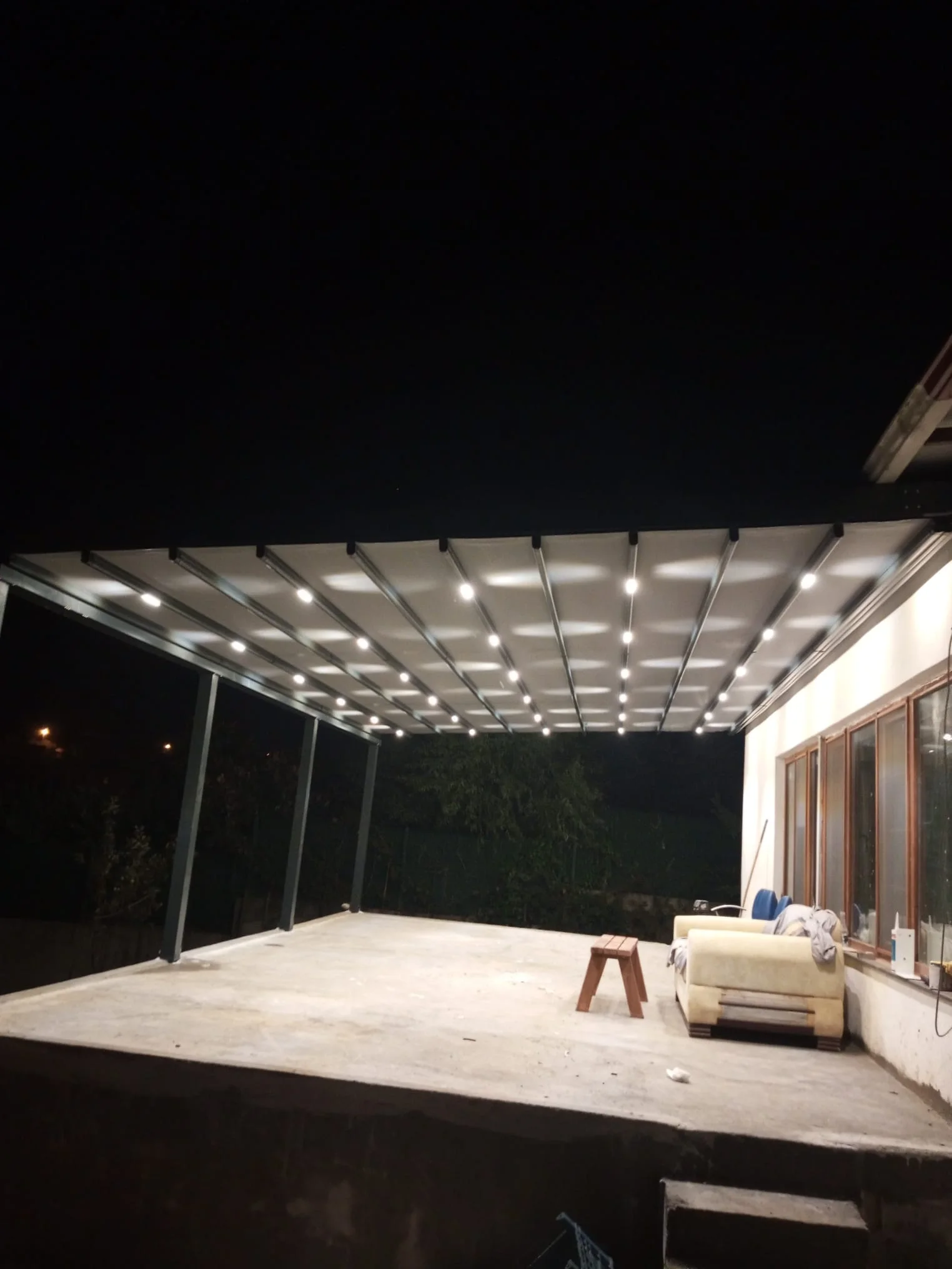 Tuzla Tepeören villa bahçesi bioklimatik pergola